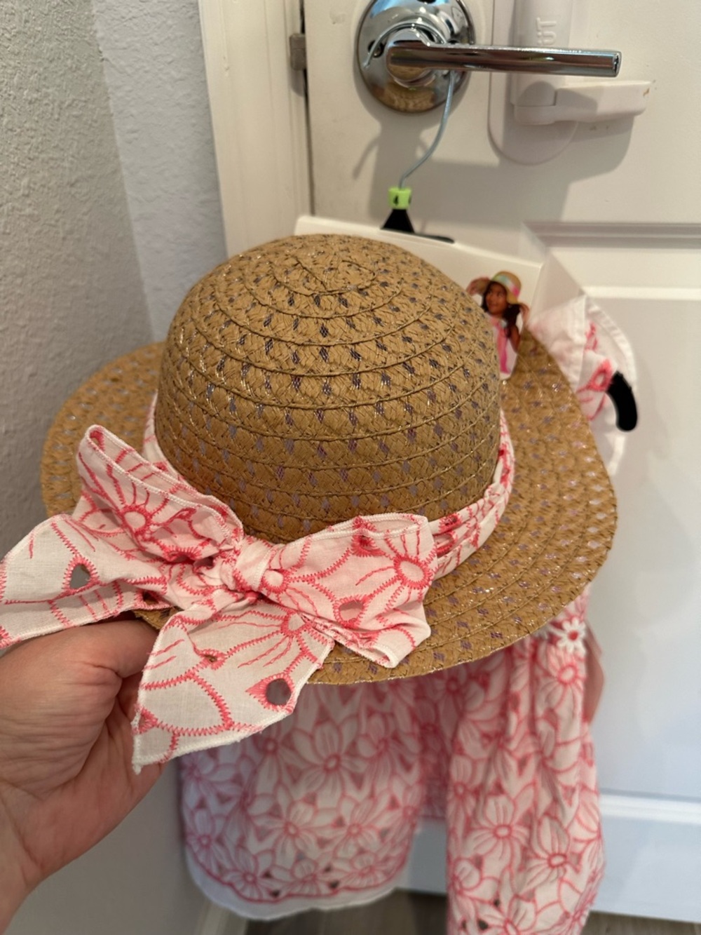 Beautiful dress with Sun Hat, size 4 T. NWT